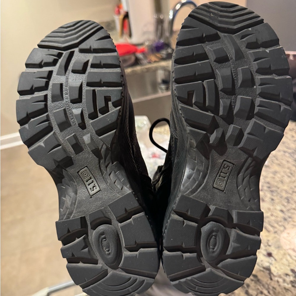 used women’s 5.11 short zip up boots in great condition with tons of tread!